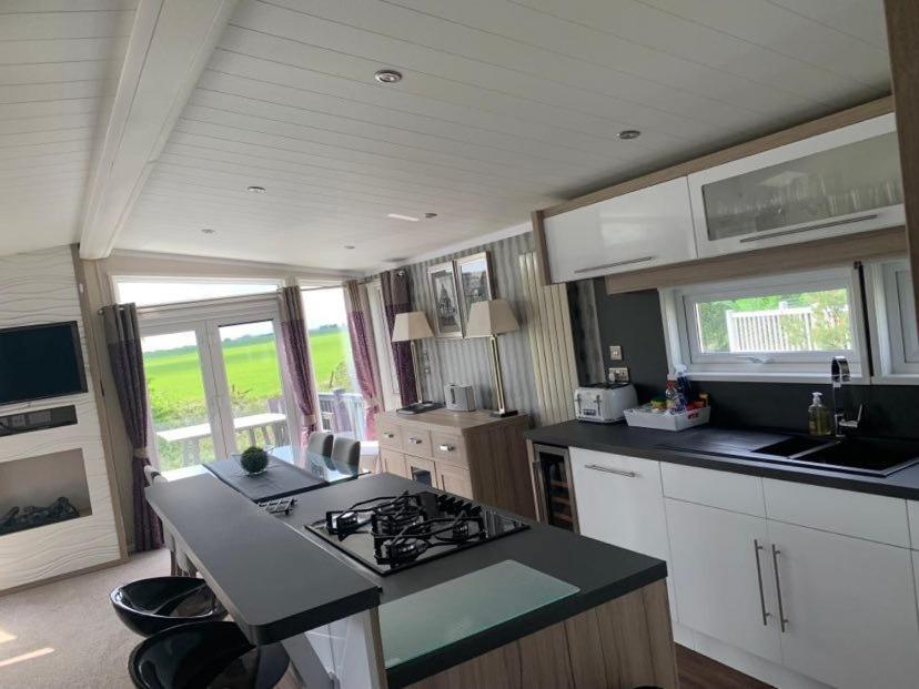 Muscovy Lodge With Hot Tub At Tattershall Lakes Country Park מראה חיצוני תמונה